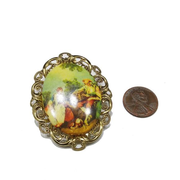 Vintage Western Germany Cameo Lucite Brooch, Filigree Gold Tone, 1960s - Picture 8 of 10